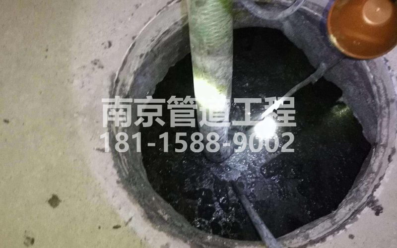 216南湾营清理化粪池