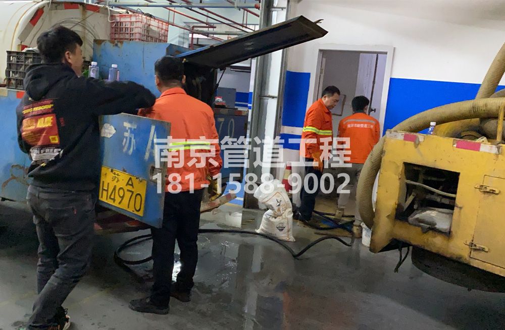 305南湾营地下室管道清洗